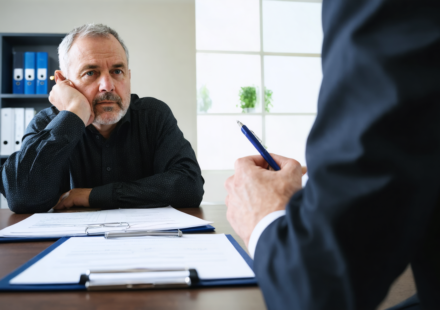 découvrez les conditions et règles pour mettre fin à une rente d'accident du travail. guide complet pour comprendre vos droits et démarches.